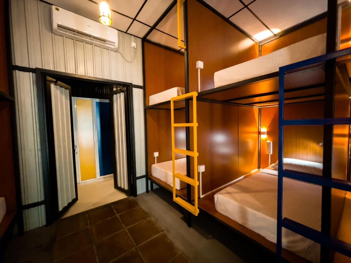Lost & Found Hostel Weligama Exteriör bild